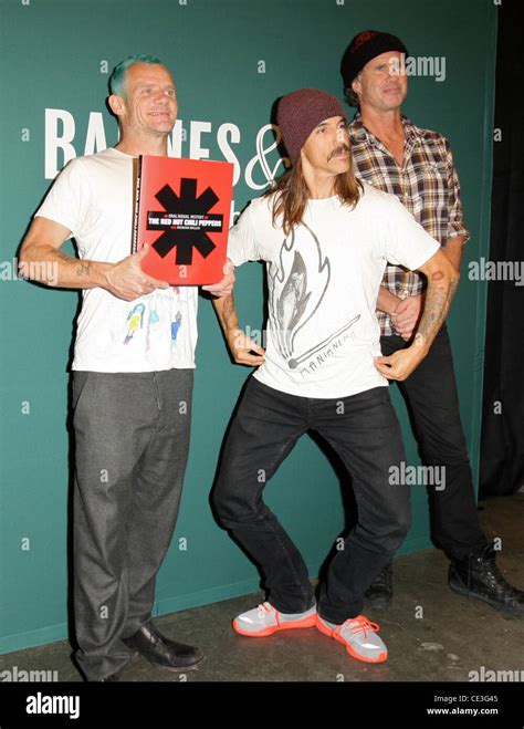 Peter Michael Balzary Aka Flea Anthony Kiedis Y Chad Smith De Red Hot Chili Peppers Promover Su