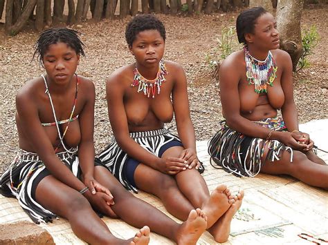 おっぱい丸出しで生活するアフリカ原住民意外に美乳揃いな裸族の女の子たち エロログZ