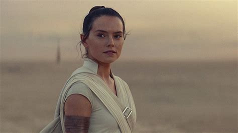 star wars daisy ridley to lead action thriller from james bond director