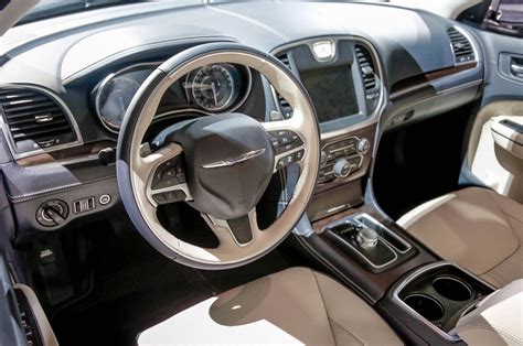 2015 Chrysler 300 Interior Motor Trend En Español