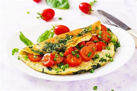 A collection of side by side cooked frozen dinner comparisons where the left is the marketing version of the box and the right is the results of following the microwave cooking. 5 Minute Tomato & Spinach Omelette | Recipe in 2020 ...