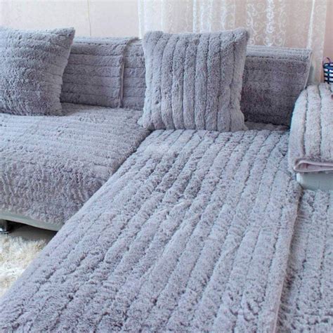 This Super Soft Throw Blanket Sofa Looks Like The Most Cozy Couch Ever
