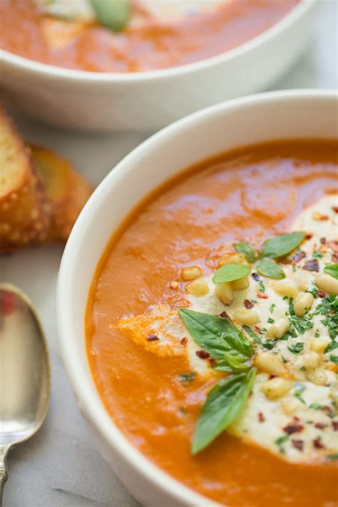 This homemade creamy tomato basil soup is delicious and such an easy recipe to make! Fresh Tomato Basil Soup | The Café Sucre Farine