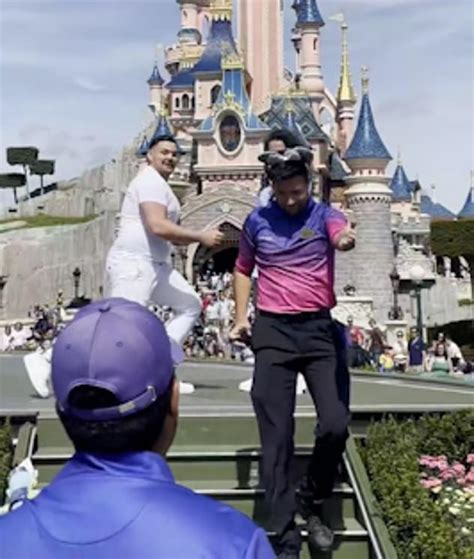 Disney Worker Ruins Marriage Proposal In Front Of Cinderella S Castle