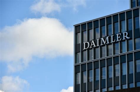 Daimler in der Corona Krise Autobauer fährt in Sindelfingen Produktion