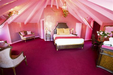 The Sexiest Themed Hotels In America For An Instagram Worthy Retreat Madonna Inn Rooms Hotels