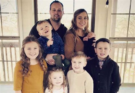 Duggar Critics Think Anna Was Blackmailed To Stay With Josh