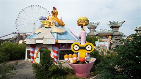 Huge Abandoned Theme Park Exploration Sino Wonderland Youtube