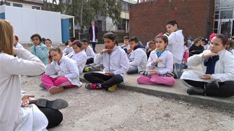 Montevideo Uruguay Primary School Kids Practice Falun Dafa Daily