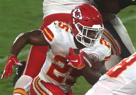 Chiefs Standout Rb Clyde Edwards Helaire Sprains His Ankle Will Miss