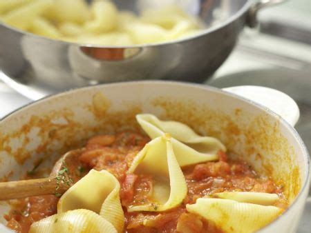 Pasta Shells In Tomato Sauce Recipe Eat Smarter USA