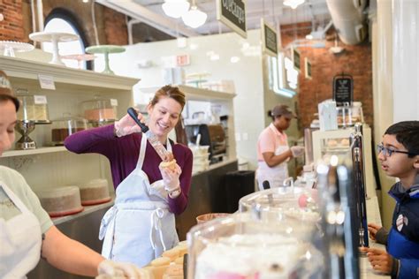 Carrie Lloyd Brings ‘sex And The Citys Magnolia Bakery To Boston