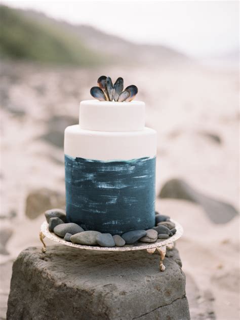 Understanding what makes a wedding cake elegant helps couples choose the best design for an added touch of romance. 20 Elegant Beach Wedding Cakes | SouthBound Bride