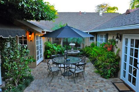 19 Stunning Courtyard Design Ideas With Cozy Intimate Atmosphere