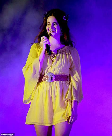 Lana Del Rey Keeps Things Casual As She Leaves Hillsong S Midweek Church Service Daily Mail Online