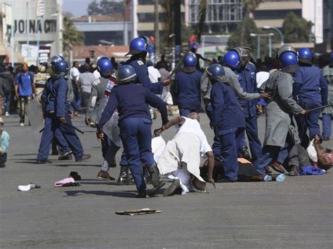 Zimbabwe Police Use Tear Gas On Protesters Mudgee Guardian Mudgee Nsw