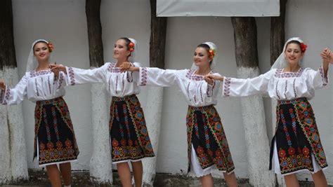 Romanian Women Traditional Costumes Costume Romanesti Romanians Chic Summer Outfits Casual Fall