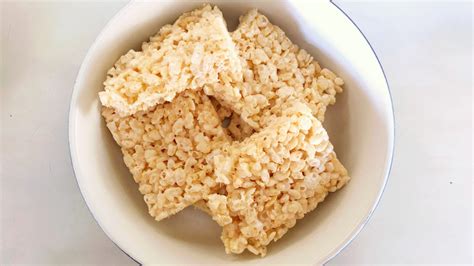 The Easy Rice Krispies Treat Trick To Keep Your Hands Clean