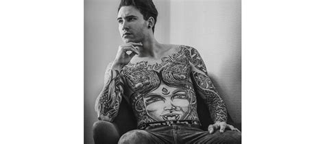 Please make an appointment at ilya? Les tatoueurs les plus stylés de Paris