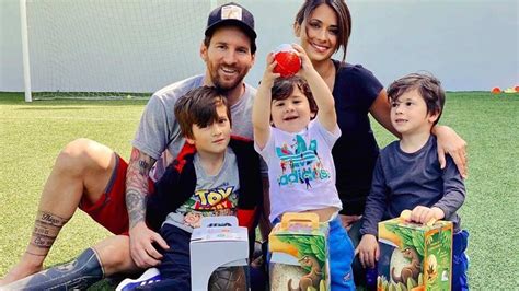 Lionel Messi Llegó A La Argentina Con Su Familia Qué Hará Y Hasta