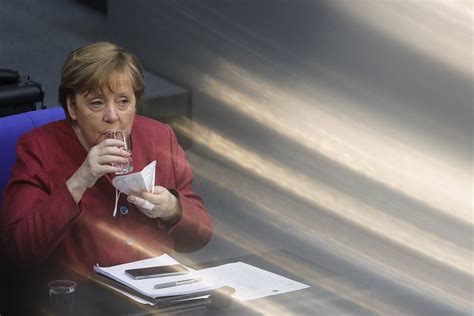 Angela Merkel Recibe La Vacuna De Astrazeneca Y Pide Más Medidas Para