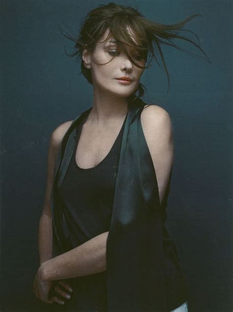 40 Gorgeous Portrait Photos Of Carla Bruni As A Fashion Model In The