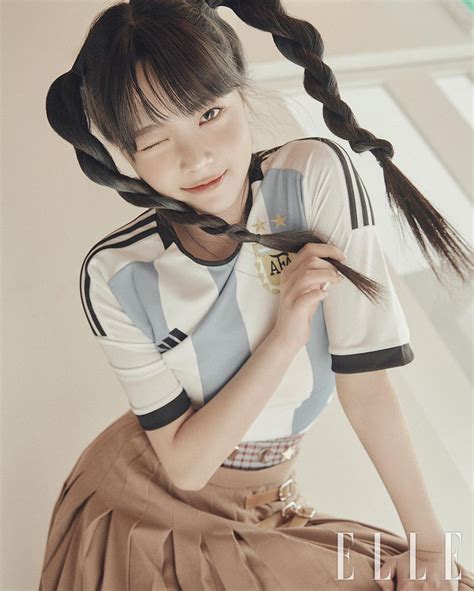 【フォト】le Sserafimウンチェ、単独グラビアで愛らしいウインク＆さわやか笑顔 Chosun Online 朝鮮日報