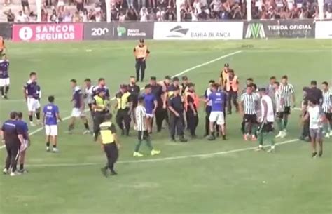 Batalla Campal En El Ascenso Peleas Entre Jugadores Golpes Al Rbitro