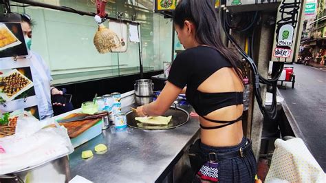 The Most Popular Roti Lady Bangkok L Thailand Street Food Puy Roti Lady Youtube