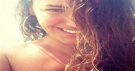 Kelly Brook Posts Naked Holiday Snap Shares Hilarious Video Of