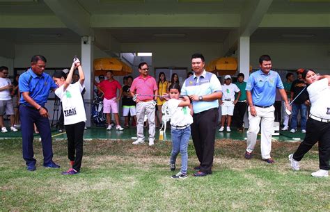 สนามไดร์ฟกอล์ฟเกียรติธาดา ได้ดำเนินธุรกิจมาเกือบ 30 ปีแล้ว คุณพ่อเป็นคนก่อตั้งธุรกิจนี้ขึ้นมาตั้งแต่เดียอายุ 7 ขวบ ช่วงที่ทางครอบครัวของเ. "โปรอาร์ม" เปิดสนามไดร์ฟกอล์ฟ รับสอนเด็ก