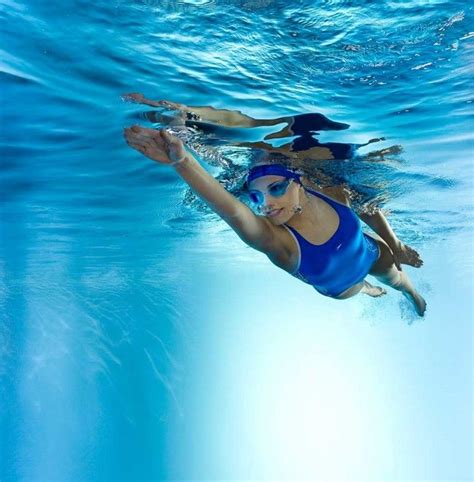 Underwatwer Campaign Photographer Zena Holloway Powerful Swimmer