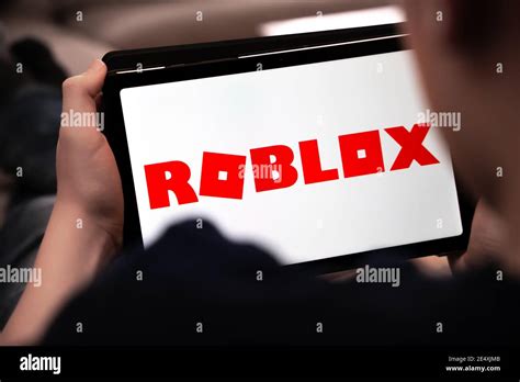 Niño Jugando Roblox Fotografías E Imágenes De Alta Resolución Alamy