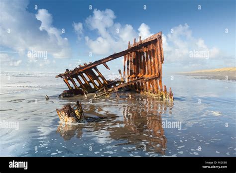 Shipwreck Coast Oregon Hi Res Stock Photography And Images Alamy