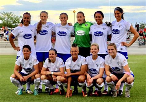 Boston Breakers Back Row Left To Right Mariah Nogueira Julie King