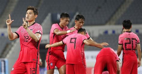 집에가서 야동보고 딸치는거 아니냐고 그러더라. 원더골 이동경 "멀어도 자신감 있게 슈팅..세리머니는 여자친구 ...