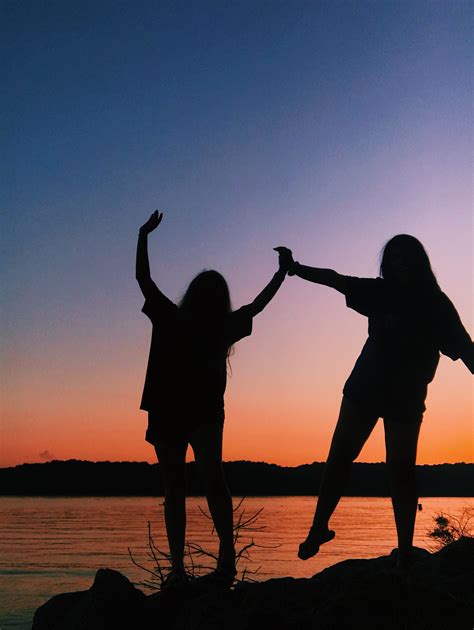 Sunset And Friend Picture Best Friend Pictures Tumblr Friends Photography Best Friends Shoot