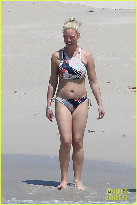 Full Sized Photo Of Katherine Heigl Hits The Beach Bikini 02 Photo