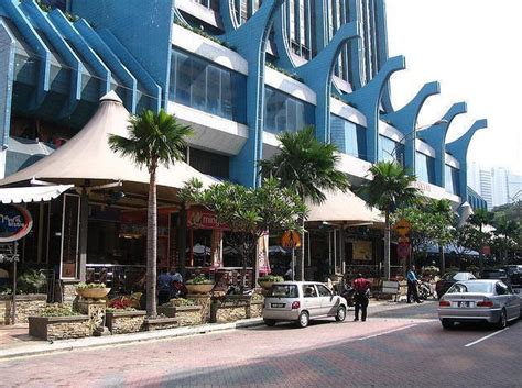 More than 200 people have been injured in a train crash in the malaysian capital kuala lumpur. Medan MARA - Kuala Lumpur