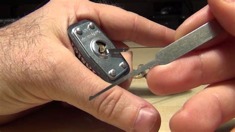 How to pick a master lock no 3 with a paperclip. Reddit's r/lockpicking Challenge: Commercial Master Lock no.3 Raked in 300 milliseconds - YouTube