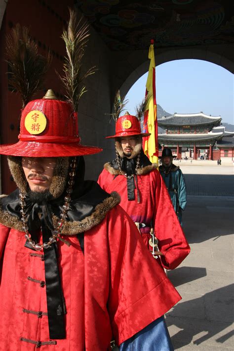 Guards Guards Geongbokgung Palace Of Shining Happiness Flickr