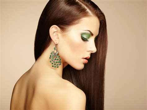 Portrait Of Beautiful Brunette Woman With Earring Perfect Makeu Brunette Woman Stylish