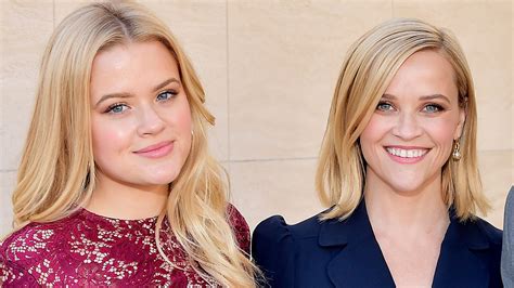 Reese Witherspoon And Daughter Ava Look Identical In Swimsuits During Amazing Vacation Hello