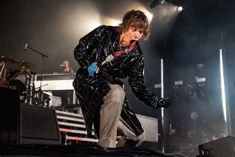 Review Cage The Elephant Dominates Becks Night Running Tour 2019