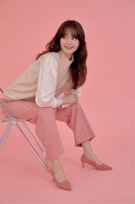 Jeon So Min Adorns The Covers Of Sunday Seoul Magazine With Her