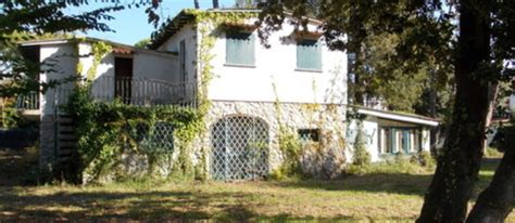 Una donna denigrata ad arte oppure una squallida approfittatrice delle altrui debolezze? Forte dei Marmi, villa all'asta per oltre 7 milioni di ...