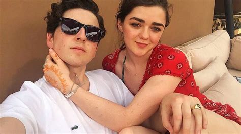 Maisie With Her Boyfriend In Morocco With Images Maisie Williams