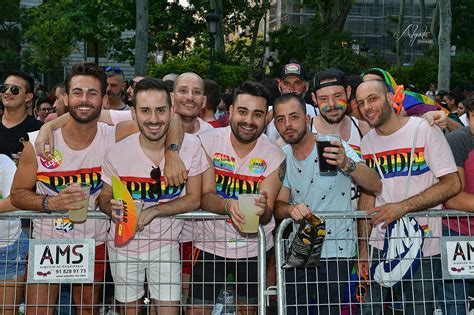 las fotos del colorido desfile del orgullo gay en madrid hechas por un castellano manchego enclm