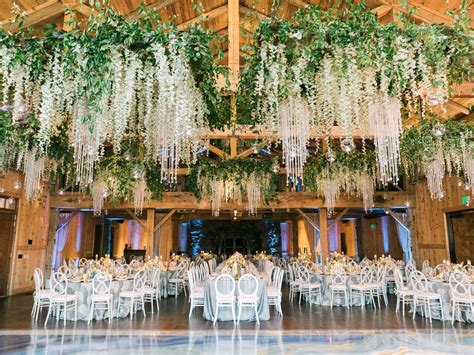 12 Dazzling Ways To Decorate Reception Ceilings