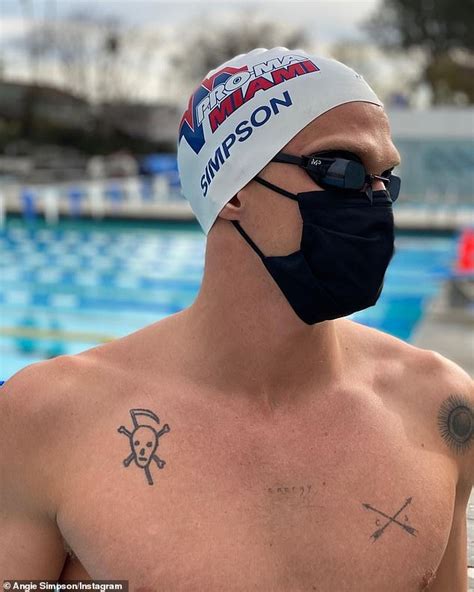 Cody simpson gets a hug from girlfriend marloes stevens just shortly after competing in the 2021 australian swimming championships held at the gold coast aquatic centre on sunday (april 18) in. Cody Simpson wears a face mask as he does swim training in ...